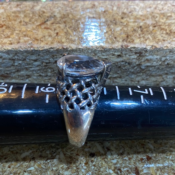 Elegant Silver Ring with Clear Gemstone Sz 8-1/2 - Picture 6 of 9